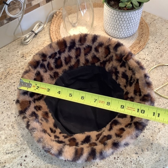 Faux Fur Leopard Bucket Hat - Picture 4 of 4